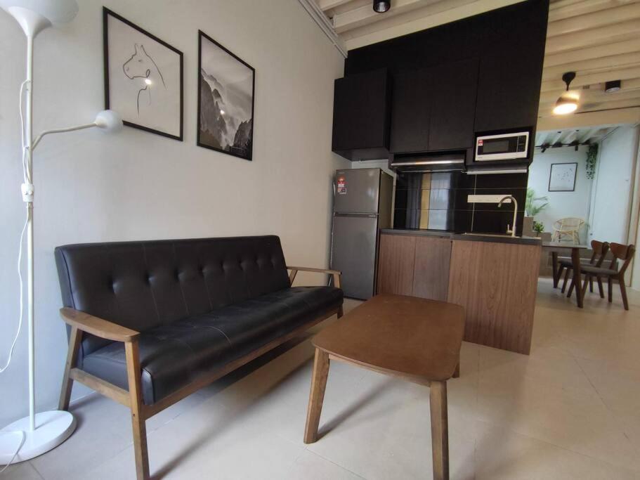 Holiday home Heritage House 2br With Dipping Pool In Town Walkto Street Art 47 *