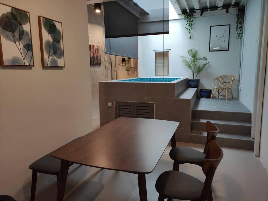 Heritage House 2br With Dipping Pool In Town Walkto Street Art 47 * George Town