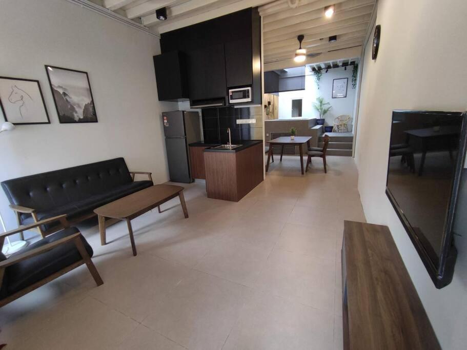 Holiday home Heritage House 2br With Dipping Pool In Town Walkto Street Art 47 *